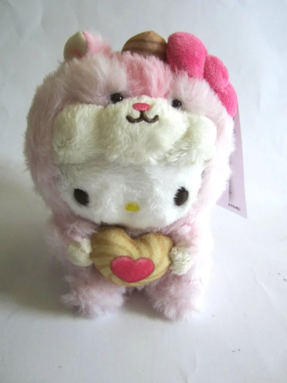 Hello Kitty Squirrel Costume Carry Heart Pink Keychain Plush Doll Sanrio NEW - Picture 1 of 7